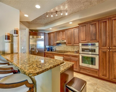 470 Mandalay Avenue - Photo Thumbnail 13