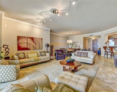 470 Mandalay Avenue - Photo Thumbnail 11