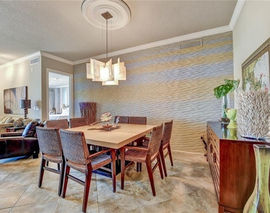 470 Mandalay Avenue - Photo Thumbnail 7