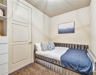 470 Mandalay Avenue - Photo Thumbnail 30
