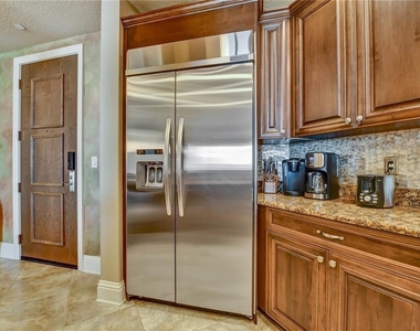 470 Mandalay Avenue - Photo Thumbnail 18
