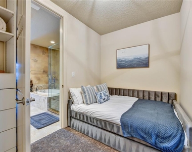470 Mandalay Avenue - Photo Thumbnail 31
