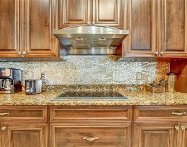 470 Mandalay Avenue - Photo Thumbnail 17