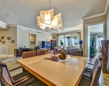 470 Mandalay Avenue - Photo Thumbnail 9