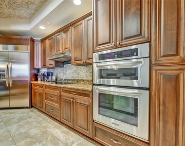 470 Mandalay Avenue - Photo Thumbnail 15