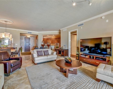 470 Mandalay Avenue - Photo Thumbnail 10