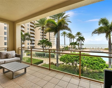 470 Mandalay Avenue - Photo Thumbnail 3