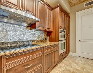 470 Mandalay Avenue - Photo Thumbnail 16