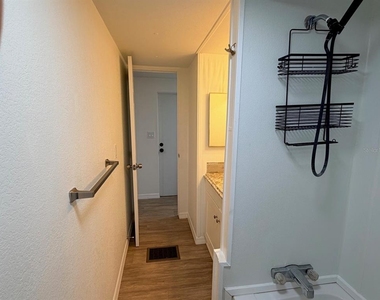 6811 Rochelle Avenue - Photo Thumbnail 16