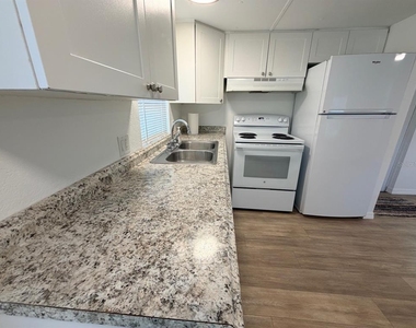 6811 Rochelle Avenue - Photo Thumbnail 1