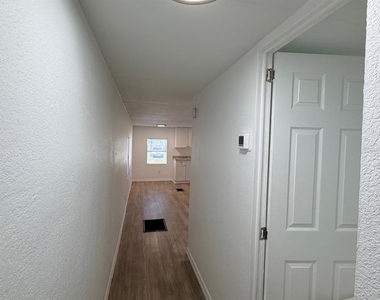6811 Rochelle Avenue - Photo Thumbnail 17