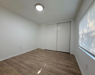 6811 Rochelle Avenue - Photo Thumbnail 9