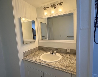 6811 Rochelle Avenue - Photo Thumbnail 15
