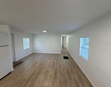 6811 Rochelle Avenue - Photo Thumbnail 8
