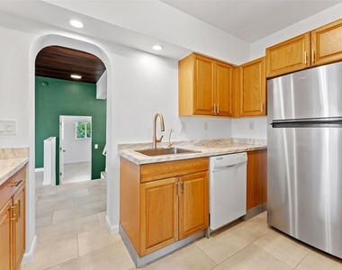 1419 Tyrone Boulevard N - Photo Thumbnail 6