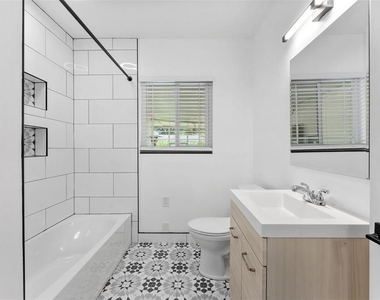 1419 Tyrone Boulevard N - Photo Thumbnail 12