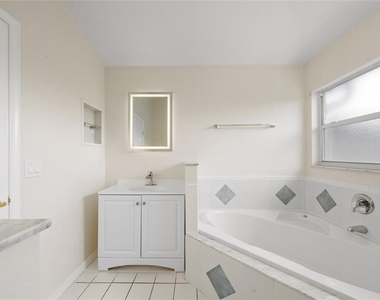 3586 Yellow Bird Court - Photo Thumbnail 13