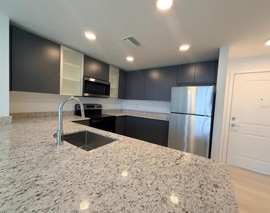 5563 Millenia Park Boulevard - Photo Thumbnail 7