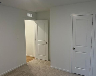 527 Artemis Street - Photo Thumbnail 3