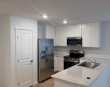 527 Artemis Street - Photo Thumbnail 20