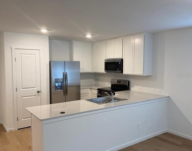 527 Artemis Street - Photo Thumbnail 17