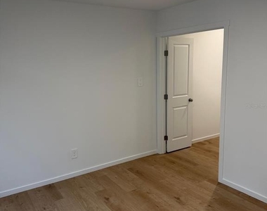 527 Artemis Street - Photo Thumbnail 12