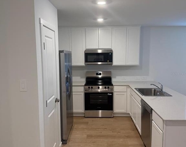 527 Artemis Street - Photo Thumbnail 19