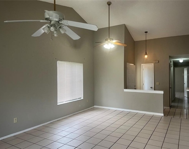 12269 Augusta Woods Circle - Photo Thumbnail 4