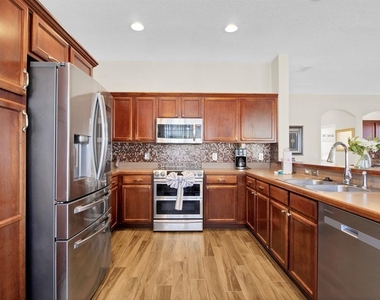 2262 Windcrest Lake Circle - Photo Thumbnail 8
