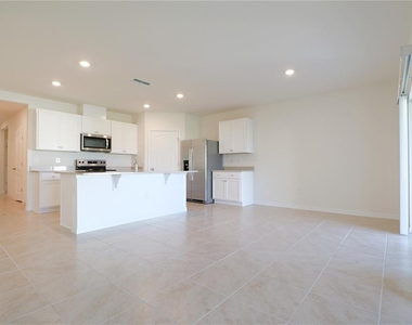 444 Taylor Groves Drive - Photo Thumbnail 7