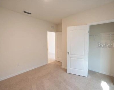 444 Taylor Groves Drive - Photo Thumbnail 16