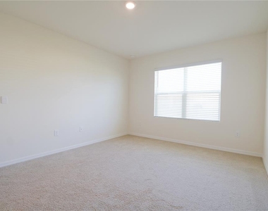 444 Taylor Groves Drive - Photo Thumbnail 11
