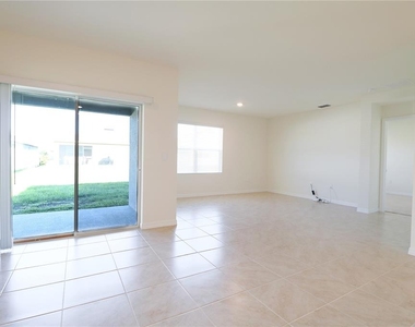 444 Taylor Groves Drive - Photo Thumbnail 9