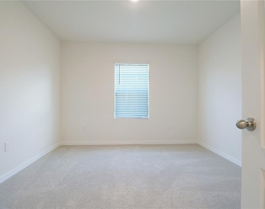 444 Taylor Groves Drive - Photo Thumbnail 18