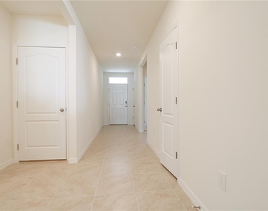 444 Taylor Groves Drive - Photo Thumbnail 3
