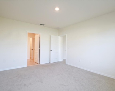 444 Taylor Groves Drive - Photo Thumbnail 10