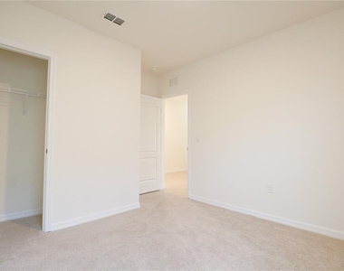 444 Taylor Groves Drive - Photo Thumbnail 15