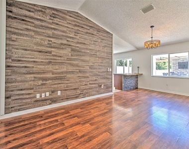 319 Abigail Road - Photo Thumbnail 9