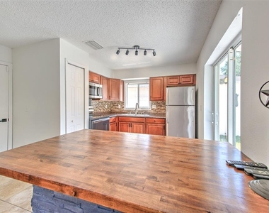 319 Abigail Road - Photo Thumbnail 12