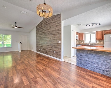 319 Abigail Road - Photo Thumbnail 11