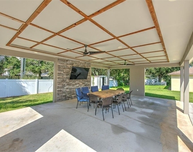 319 Abigail Road - Photo Thumbnail 4