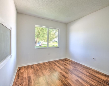 319 Abigail Road - Photo Thumbnail 15