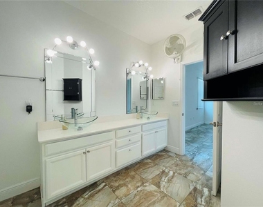 727 Star Magnolia Drive - Photo Thumbnail 16