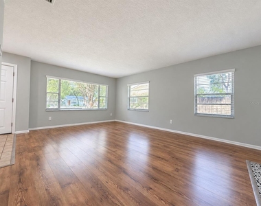 326 E Palmetto Avenue - Photo Thumbnail 3