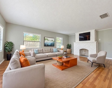 326 E Palmetto Avenue - Photo Thumbnail 1