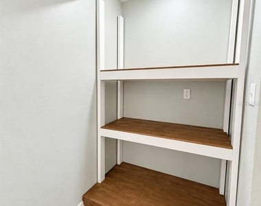 326 E Palmetto Avenue - Photo Thumbnail 4