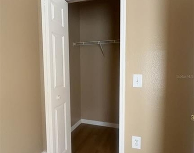850 Glastonbury Drive - Photo Thumbnail 17