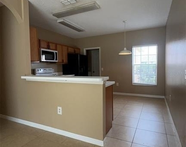 850 Glastonbury Drive - Photo Thumbnail 8