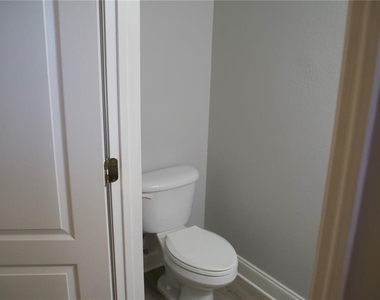 3927 Pemberly Pines Cir - Photo Thumbnail 11