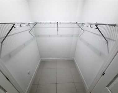 2481 San Filippo Drive Se - Photo Thumbnail 6